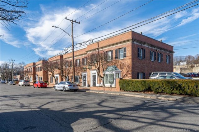 39 Pine Street, New Canaan