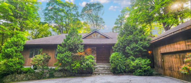 518 Woodbine Road, Stamford