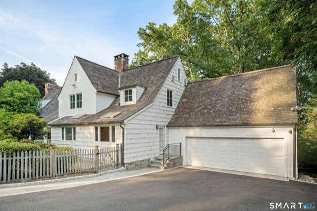 18 River Lane, Westport