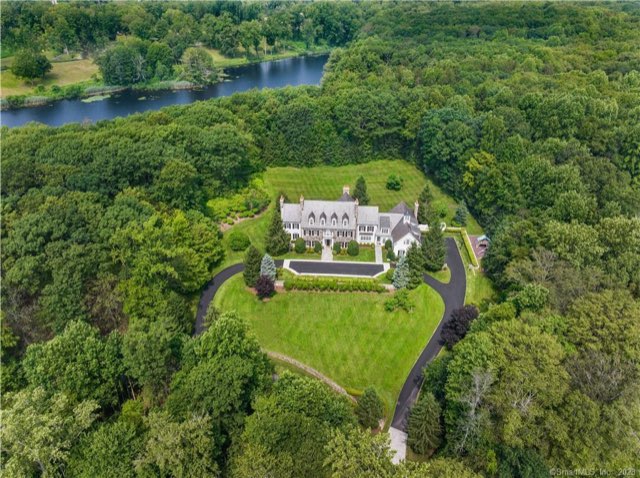 62 Summersweet Lane, New Canaan