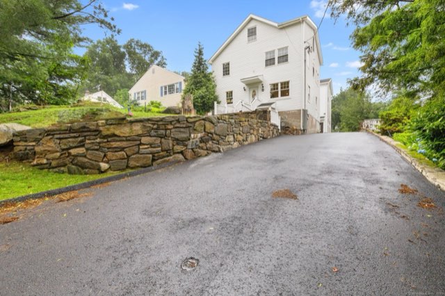 75 Coolidge Avenue, Stamford