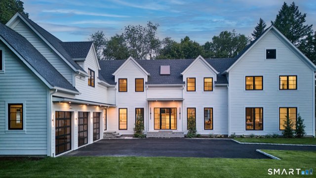 11 Wake Robin Road, Westport