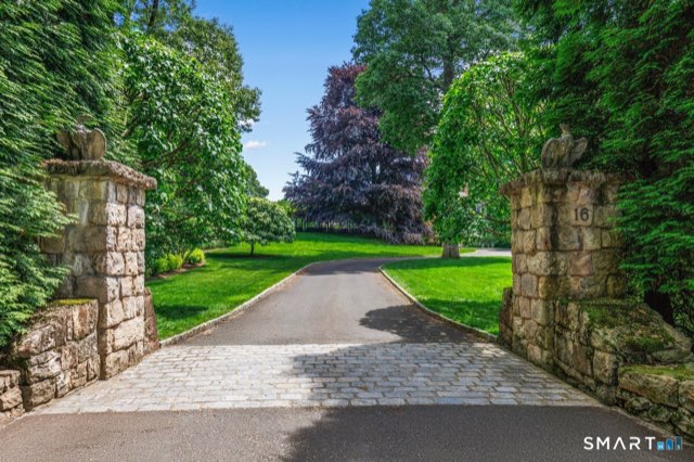 16 East Trail, Darien