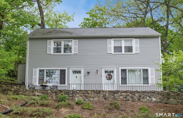 32 East Hills Drive, New Canaan