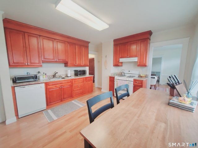 100 Colonial Road, Stamford