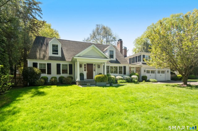 11 McLaren Road South, Darien