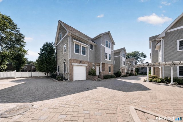 88 Maple Tree Avenue, Stamford
