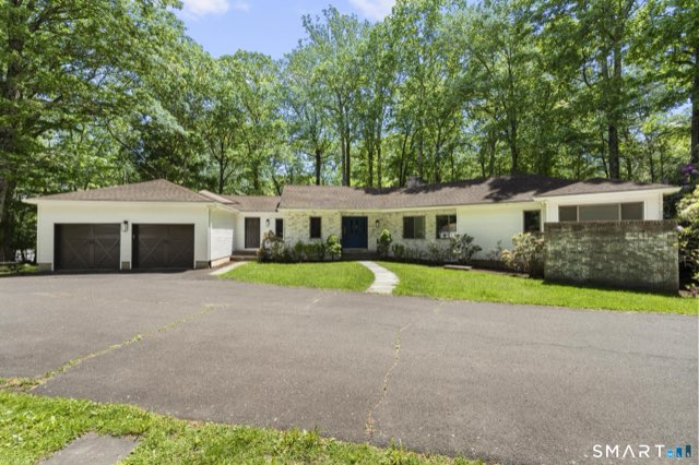 58 Briar Woods Trail, Stamford