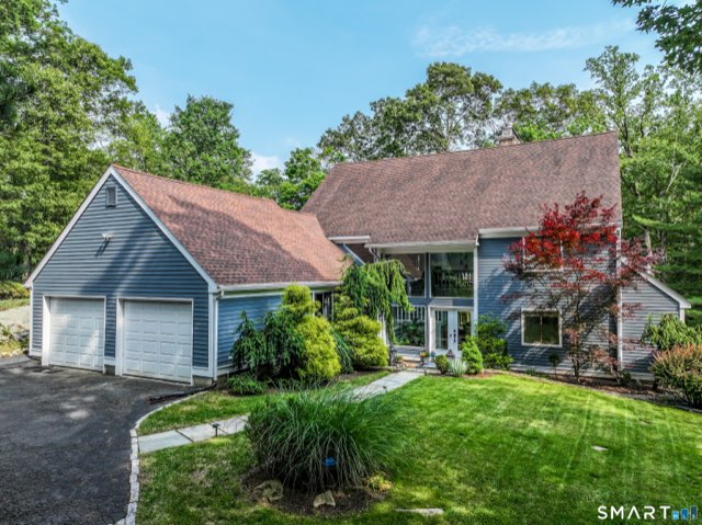 42 Briar Woods Trail, Stamford