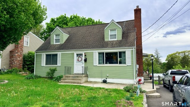 12 Rainbow Road, Norwalk