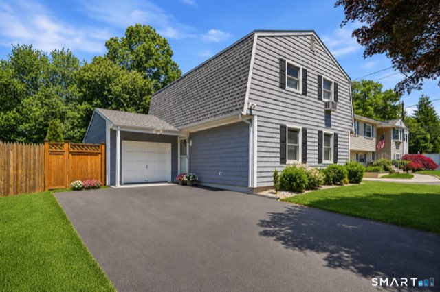 6 Three Seasons Lane, Norwalk