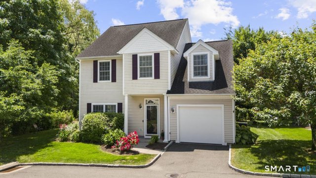 78 Village Court, Wilton