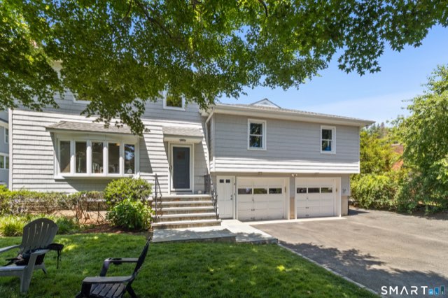 9 Deluca Drive, Greenwich