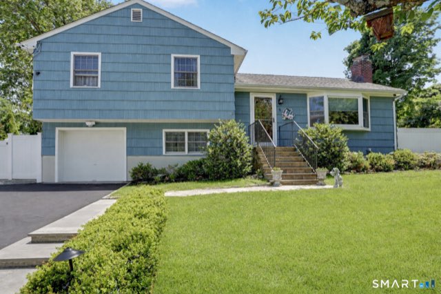 9 Junebar Lane, Norwalk