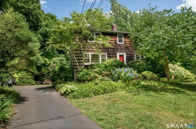 8 Oakledge Circle, Norwalk