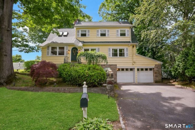 52 Center Drive, Greenwich