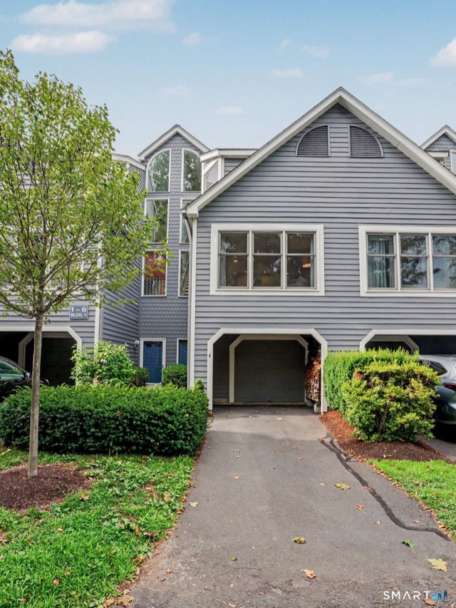 4 Fawn Ridge Lane, Wilton