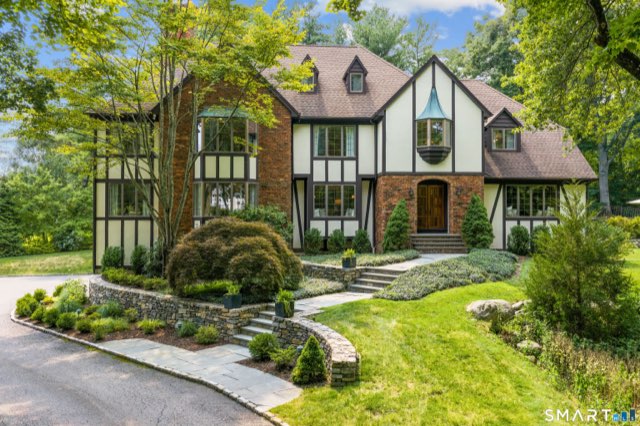56 Long Lots Road, New Canaan