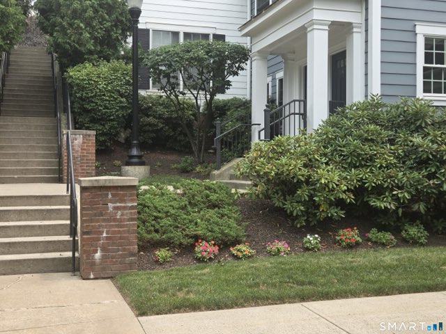 4 Westwood Drive, Stamford