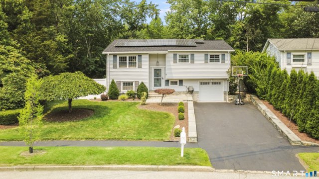 8 Country Club Road, Norwalk