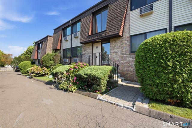 255 Strawberry Hill Avenue, Stamford