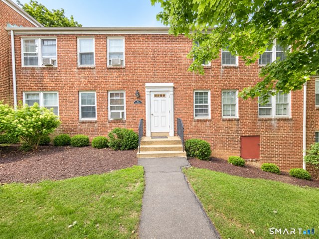 29 Clarmore Drive, Norwalk