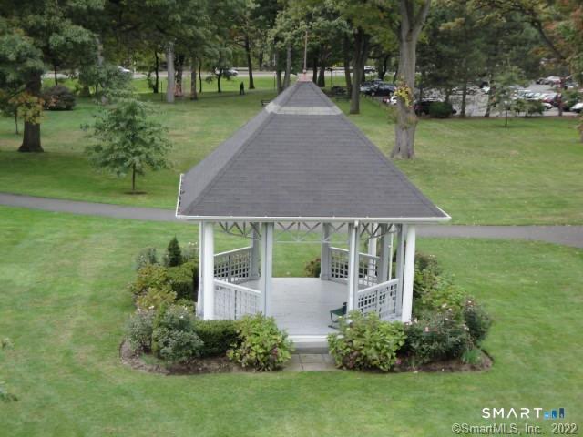 138 Woodside Green, Stamford