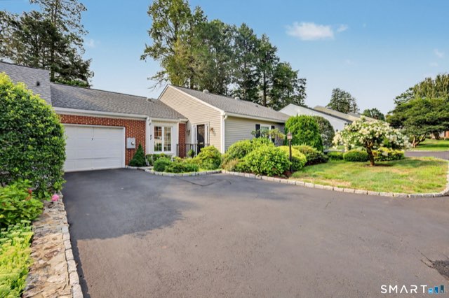 7 Bank Street, New Canaan