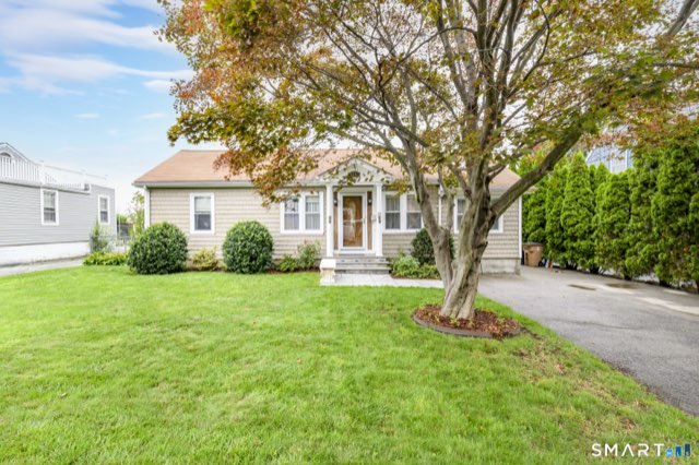 28 Sutton Drive West, Stamford