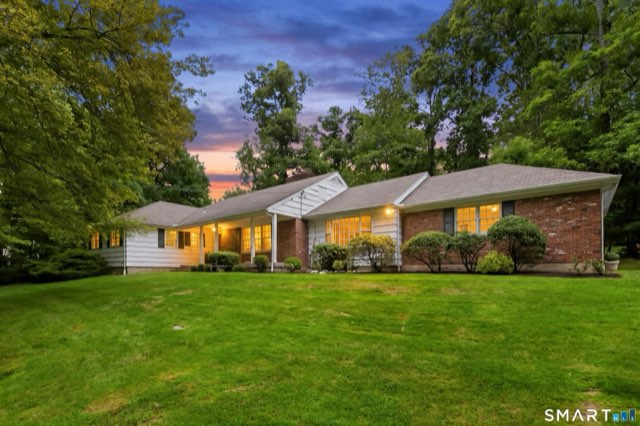 69 Brookhollow Lane, Stamford