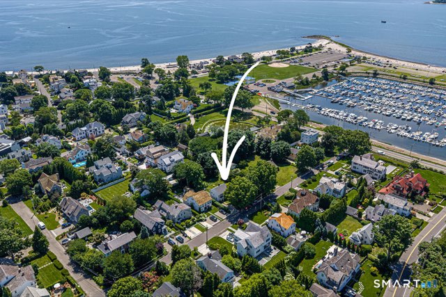 12 Roosevelt Road, Westport