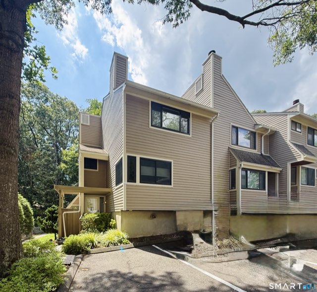 122 Sunrise Hill Road, Norwalk