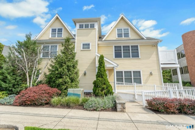 76 New Canaan Avenue, Norwalk