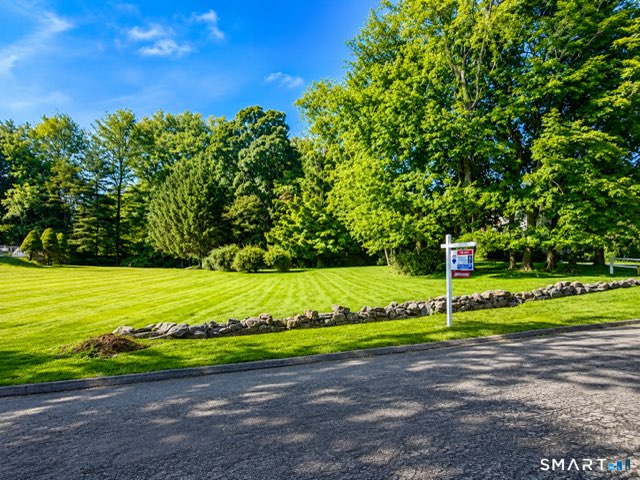 91 Knobloch Lane, Stamford