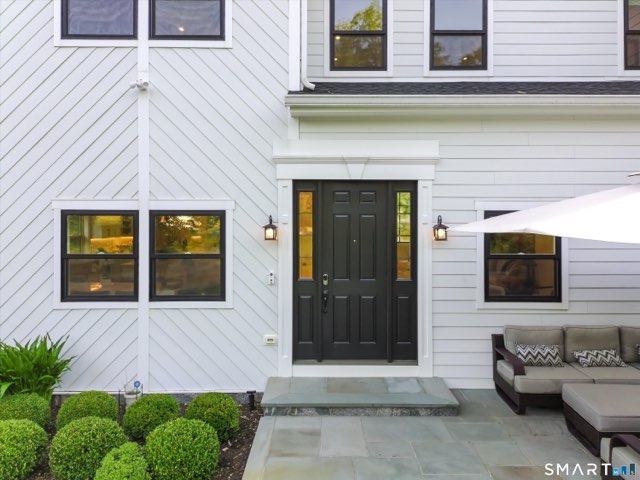 6 Abbotts Lane, Westport