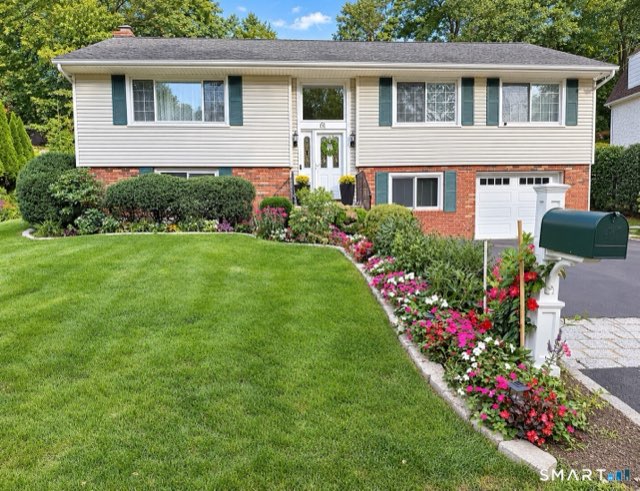 61 Center Drive, Greenwich