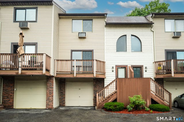 60 Lawn Avenue, Stamford