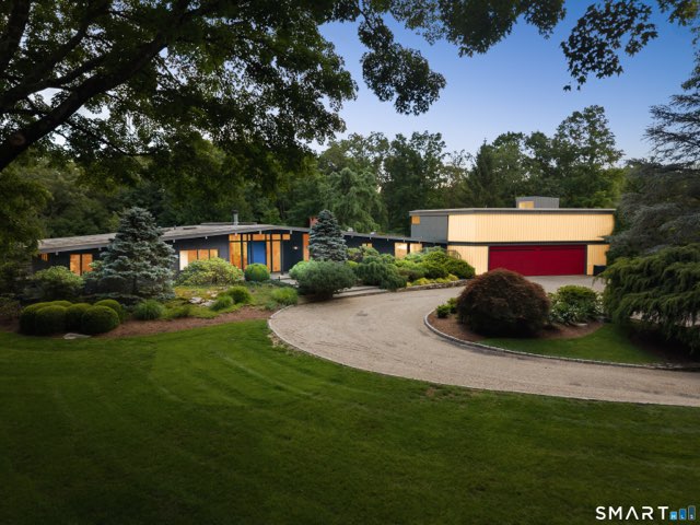 24 Graenest Ridge Road, Wilton