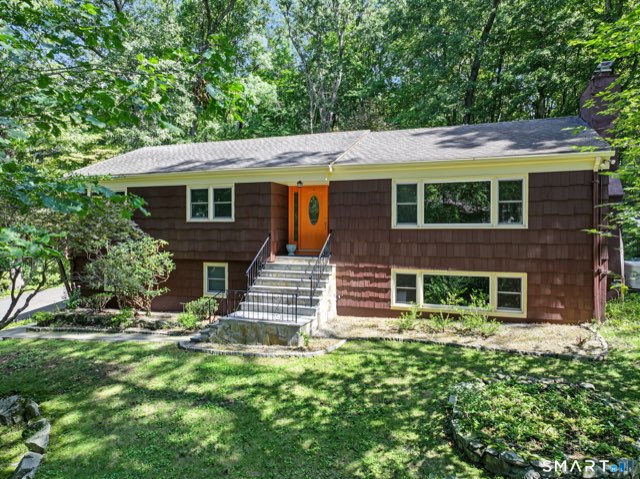 70 Arrow Head Drive, Stamford
