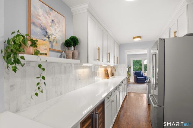 68 Lakeview Avenue, New Canaan