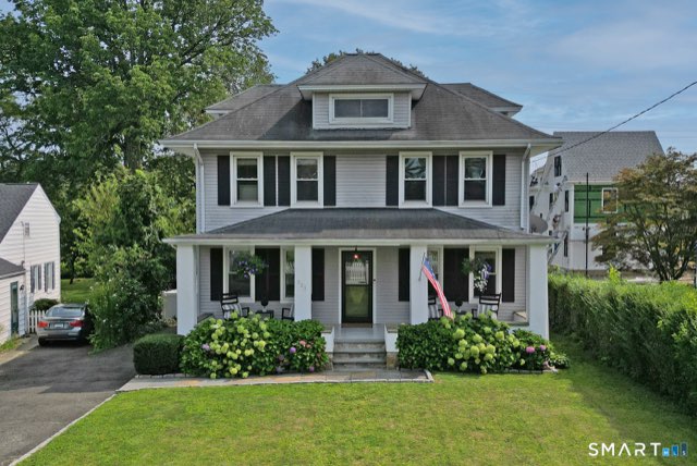 223 West Avenue, Darien