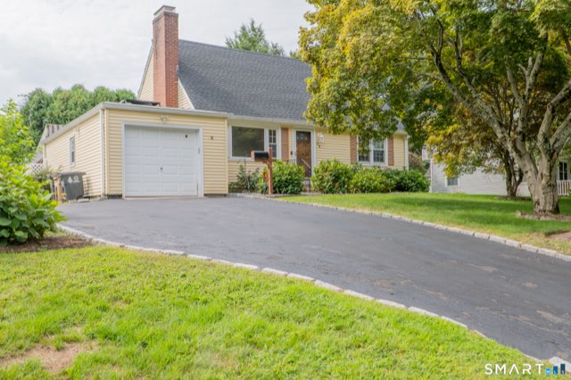 14 Ayres Drive, Stamford