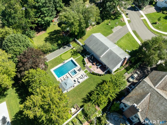 94 Field Crest Road, New Canaan