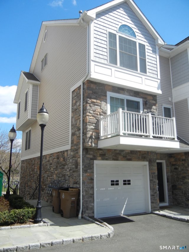 85 Camp Avenue, Stamford