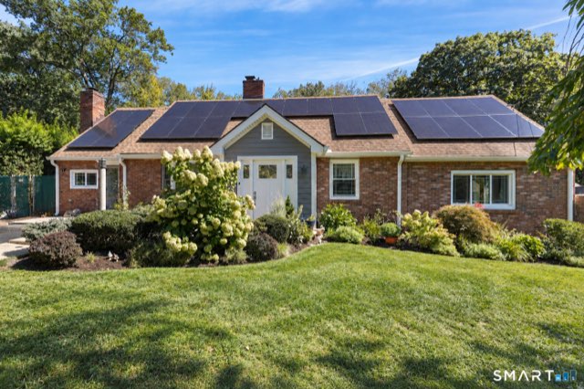 87 Clover Hill Drive, Stamford