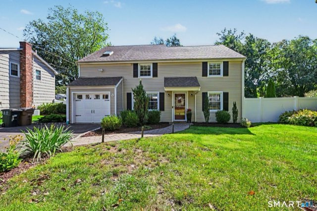 200 Woodridge Drive South, Stamford