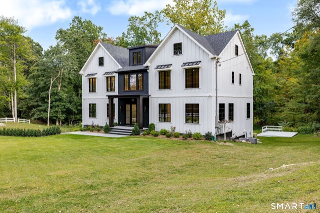 23 Laurel Road, Stamford