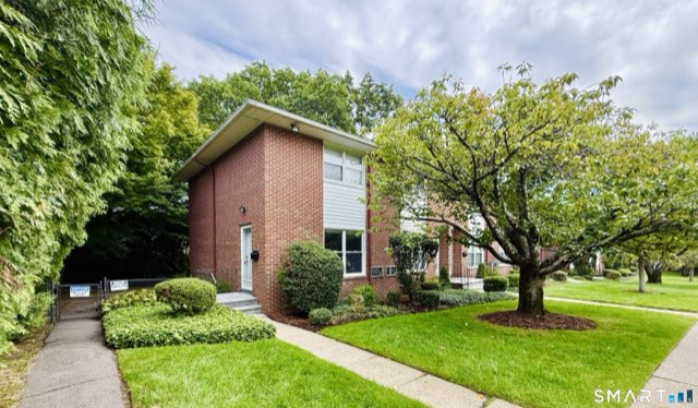 1 Willowbrook Court, Stamford