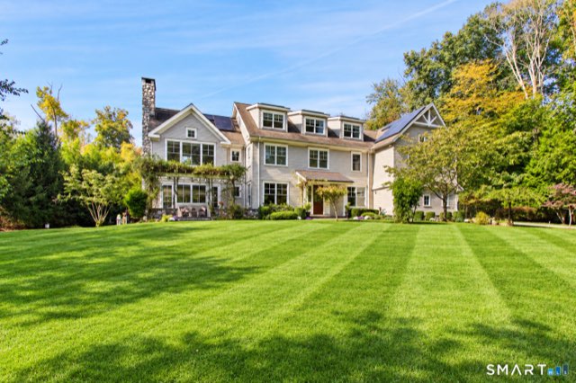 11 Woodside Lane, Westport