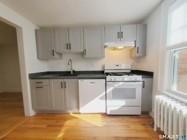 33 Holcomb Avenue, Stamford